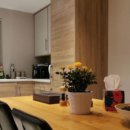 3 Bedroom Townhouse, Free Parking 约克 外观 照片