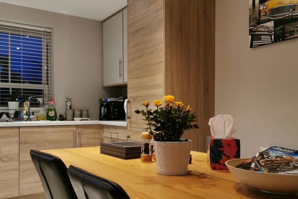 3 Bedroom Townhouse, Free Parking 约克 外观 照片