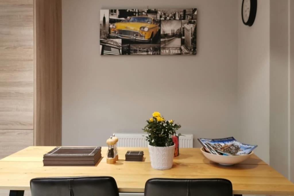 3 Bedroom Townhouse, Free Parking 约克 外观 照片